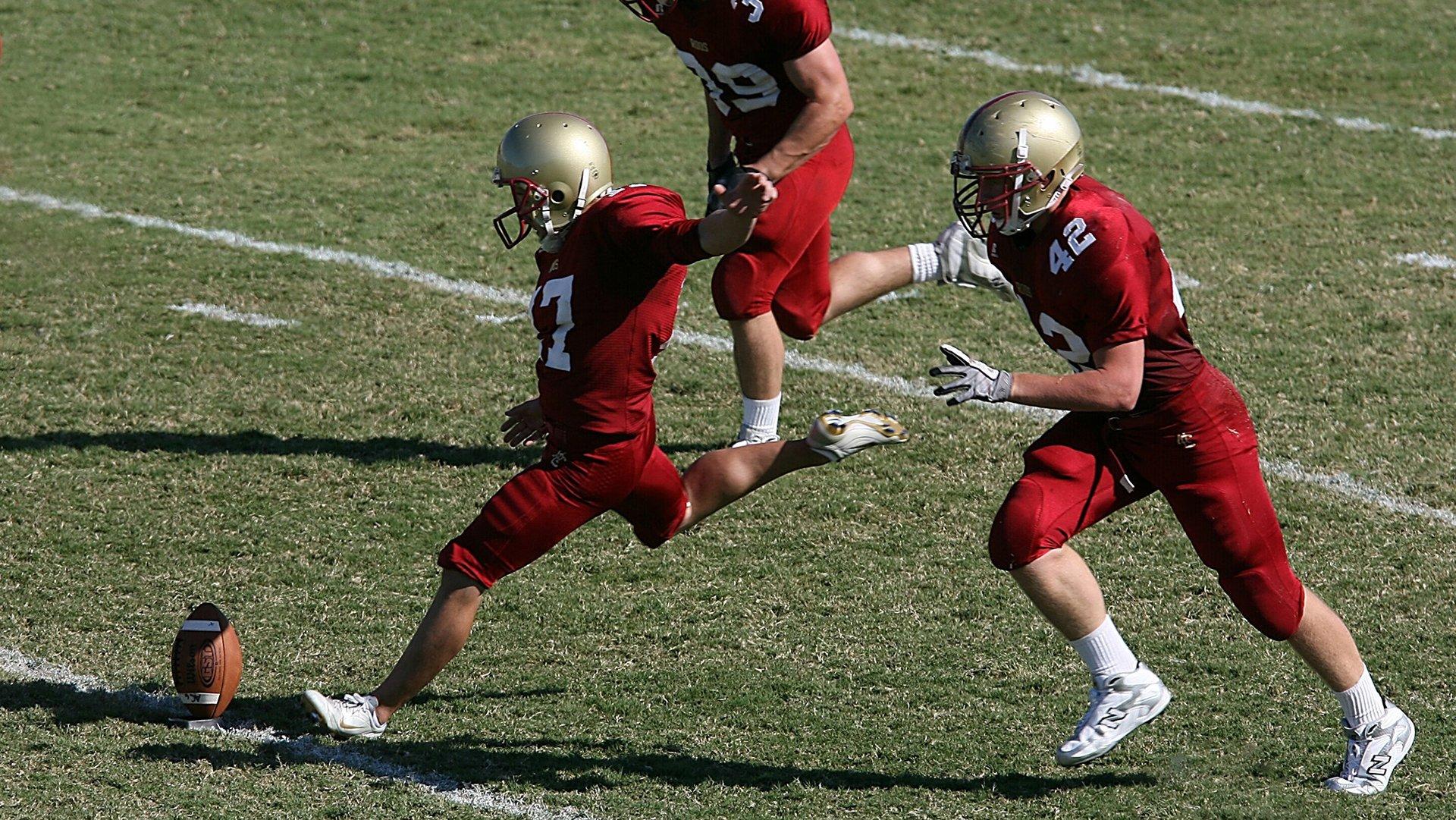 聊啥呢这么嗨福法纳 古斯托 恩昆库 拉维亚激情热聊手舞足蹈
