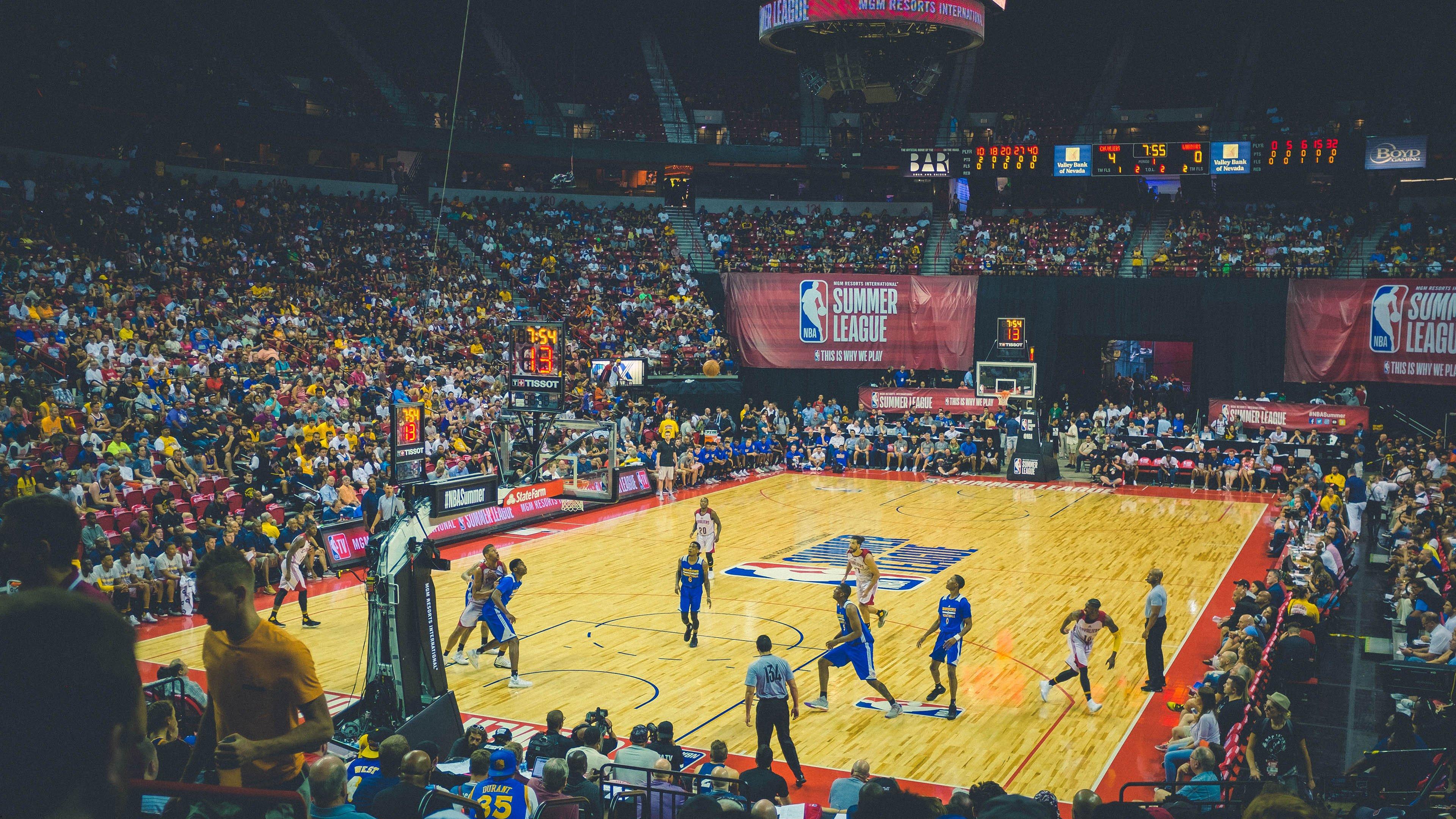 篮球之神再临解说席，乔丹全新视角解读现代篮球